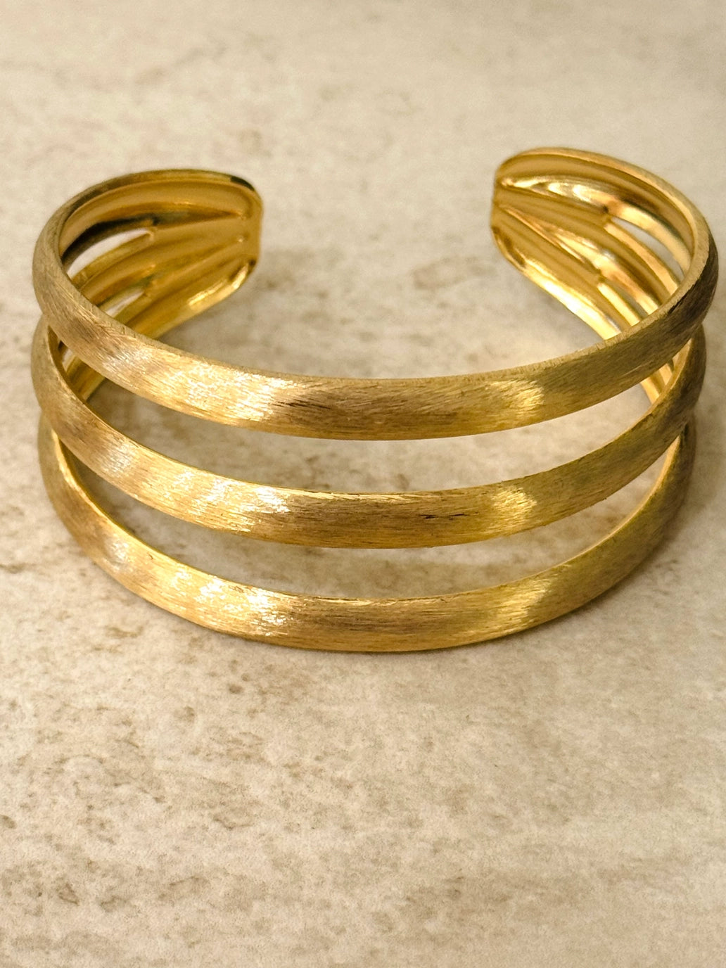 Drievoudige Lijn Geborsteld Gouden Armband